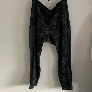 Camo Powerhold Fabletics Leggings